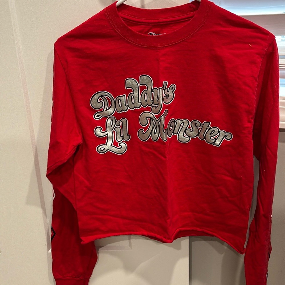 champion red “daddys lil monster”
mid shirt